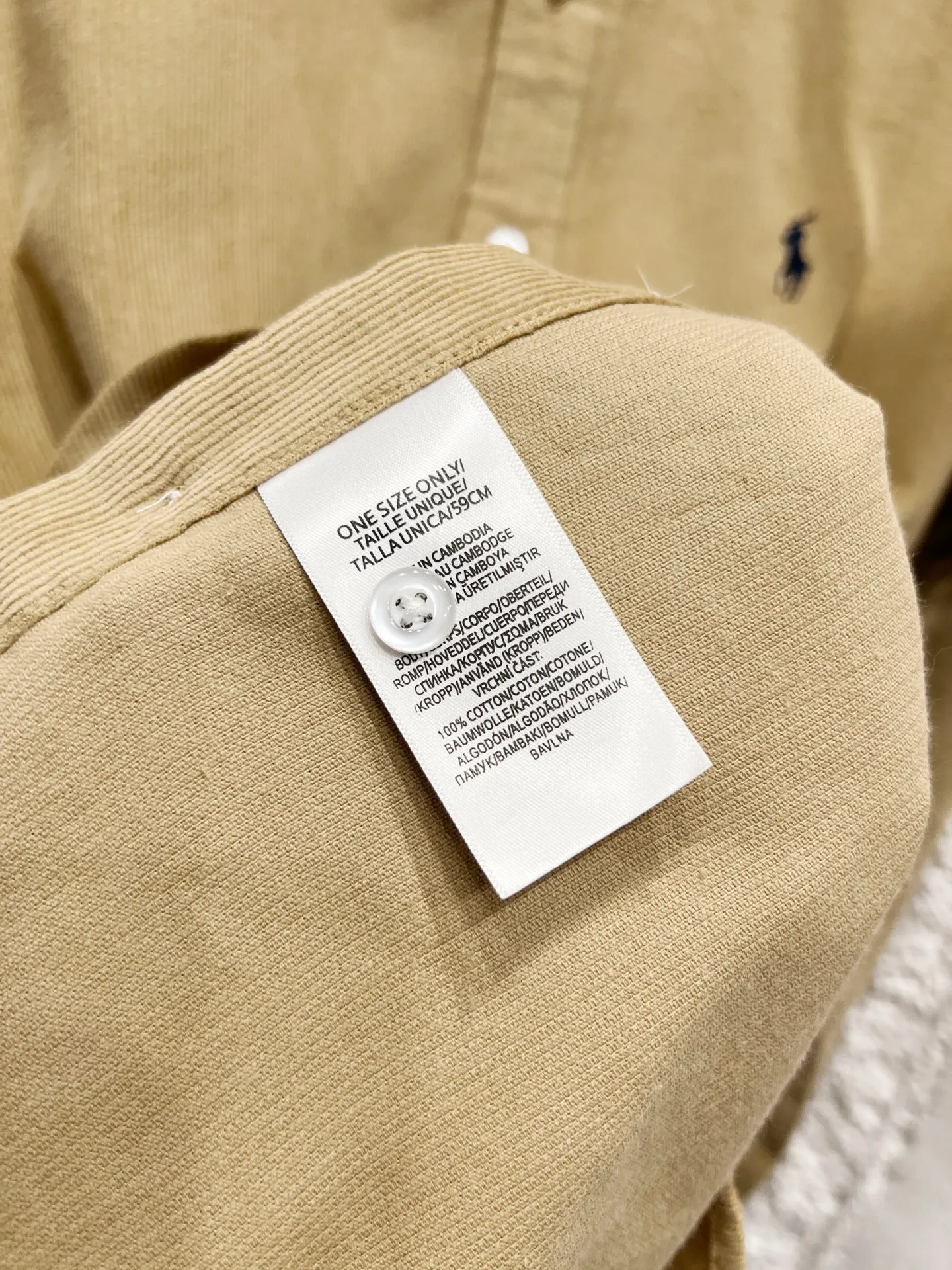 P230 Style number: T61 pure cotton corduroy shirt, black, navy, white, khaki, four colors Size: M (110-125 pounds) L (125-140 pounds) XL (140-155 pounds) 2XL (155-170 pounds) Color: Khaki